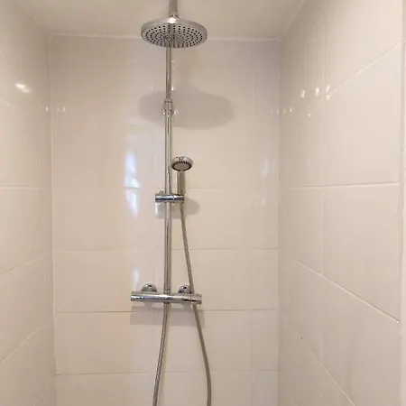 Privatives Avec Espaces Partages Dans Maison Centre Homestay *