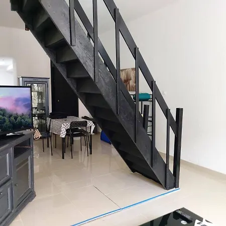 Privatives Avec Espaces Partagés Dans Maison Centre *