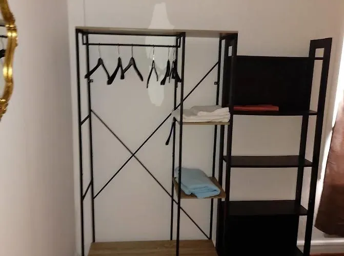 Privatives Avec Espaces Partagés Dans Maison Centre Séjour chez l'habitant *